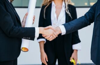 Деловое рукопожатие
