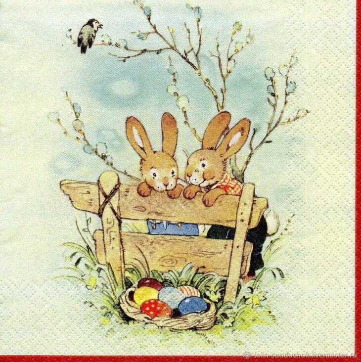 два милых зайчика с пасхальными яйцами возле деревенского забора