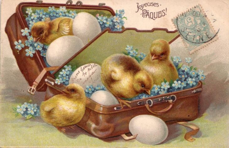 пасхальные открытка с цыплятами и яйцами в чемодане