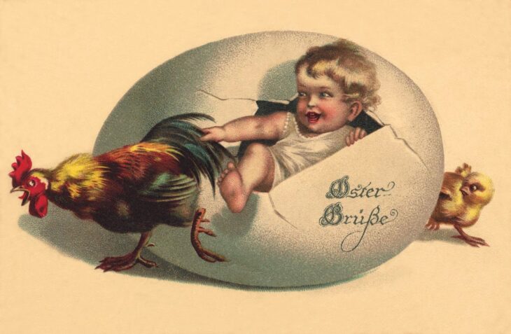 Винтажная открытка с ребенком в яйце и петухом