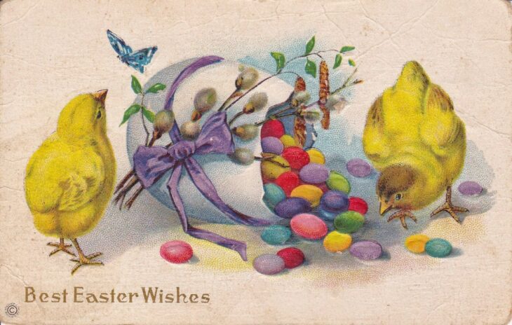 Винтажная пасхальная открытка с цыплятами и яйцами